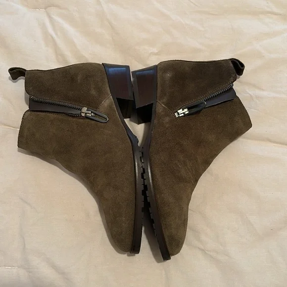 Aquatalia Fantina Dual Zip Bootie Size 6